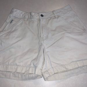 White jean shorts with button and zip up